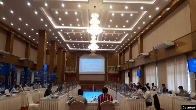 ျမန္မာအစုိးရနဲ႔ တုိင္းရင္းသားလက္နက္ကုိင္ ကိုယ္စားလွယ္မ်ား ေဆြးေႏြးပြဲ။ (ၾသဂုတ္ ၂၊ ၂၀၂၀။ ဓာတ္ပုံ - ဦးလွေမာင္ေရႊ)