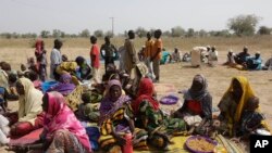 Personnes déplacées fuyant Boko Haram, camp de Furore, Yola, Nigeria, le 8, décembre 2015. 