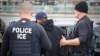Федеральные власти за один день арестовали около 700 мигрантов