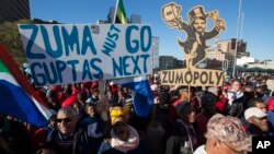 Manifestantes pedem o afastamento de Jacob Zuma, cidade do Cabo, 7 de Agosto, 2017.