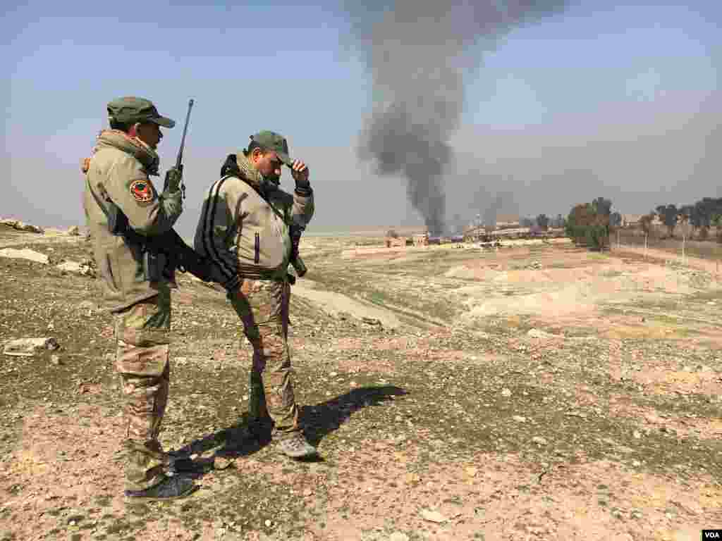 Fighting rages on as U.S.-backed Iraqi forces battle Islamic State militants for control of the airport in Mosul, Iraq, Feb. 23, 2017. (K. Omar/VOA)