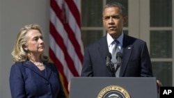 Tổng thống Hoa Kỳ Barack Obama và Ngoại trưởng Hillary Rodham Clinton phát biểu tại Vườn Hồng Tòa Bạch Ốc, ngày 12/9/2012