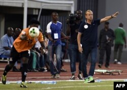 Gernot Rohr lors du match Nigeria-Zambie à Uyo, le 7 octobre 2017