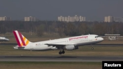 Ndege ya Germanwings Airbus A320 iliyosajiliwa kwa D-AIPX ilivyoonekana kwenye uwanja wa ndege wa Berlin, March 29, 2014