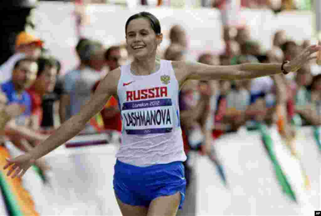 Elena Lashmanova of Russia celebrates her gold medal in the 20-kilometer women&#39;s race walk at the 2012 Summer Olympics, Saturday, Aug. 11, 2012, in London.