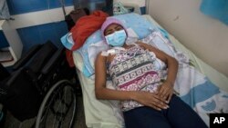 Patiente atteinte d'une tumeur au poumon à l’hôpital public Vargas de Caracas, Venezuela, 5 février 2019. (AP Photo/Rodrigo Abd)