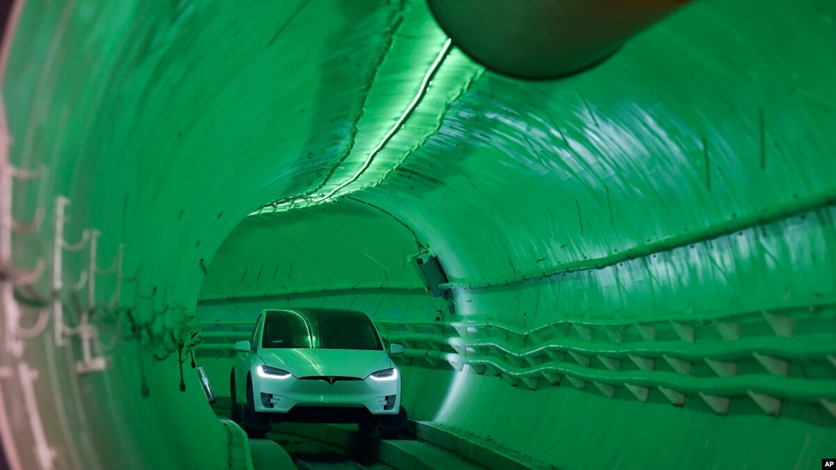 Elon Musk Shows Off HighSpeed, Underground Tunnel