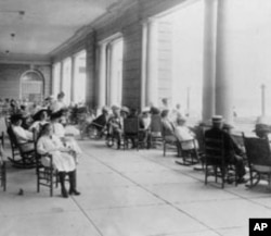 Guests take in the sea air on the veranda of the commodious Cape May Hotel in the New Jersey resort town of the same name in 1909.