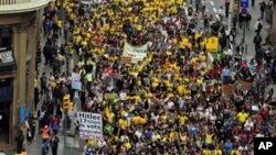 Studenti u Španiji se pridružili protestu prosvetnih radnika protiv smanjenja budžeta za školstvo, Barselona 22. maj 2012.