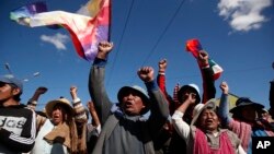 볼리비아 엘알토에서 에보 모랄레스 전 대통령 지지자들이 시위하고 있다. 