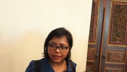 Ahli tata negara, Bivitri Susant,i usai menggelar konferensi pers bersama tokoh nasional di Jakarta, Jumat, 4 Oktober 2019. (Foto: VOA/Sasmito Madrim)