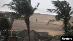 颶風哈德哈德星期日在印度東海岸地區登陸。