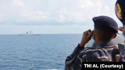 TNI Angkatan Laut Indonesia dan China melakukan latihan bersama, termasuk di antaranya latihan SAR dan manuver taktis. (Foto: Courtesy/TNI AL)