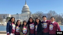 ARHIVA - Grupa mladih imigranata "sanjara" dolazi u Kongres u Vašingtonu, 13. decembra 2019.