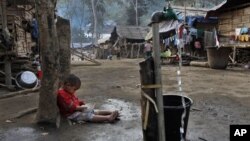 မြန်မာနိုင်ငံ မြောက်ပိုင်း၊ လိုင်ဇာမြို့ ဒုက္ခသည်စခန်းရှိ စစ်ဘေးရှောင် ကချင်ကလေး