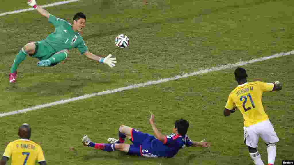 Japan's goalkeeper Eiji Kawashima is beaten by Colombia's Jackson Martinez during their match at the Pantanal arena in Cuiaba, June 24, 2014.