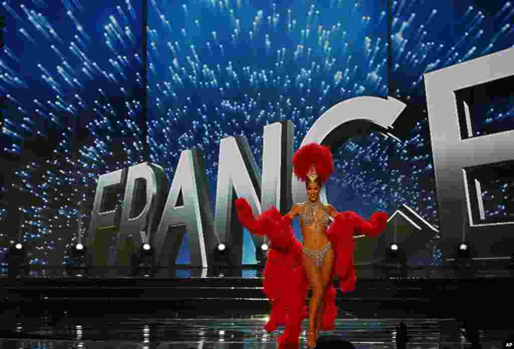 ايريس ميتنار نماینده فرانسه در جشن قبل از مراسم دختر شایسته سال ۲۰۱۷.