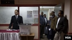 Today marks the second round of voting in Egypt's constitutional referendum, Cairo, Saturday, Dec. 22, 2012. (Yuli Weeks for VOA).
