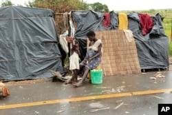 Survivors of Cyclone Idai in a makeshift shelter by the roadside near Nhamatanda about 50 kilometers from Beira, in Mozambique, Friday March, 22, 2019.