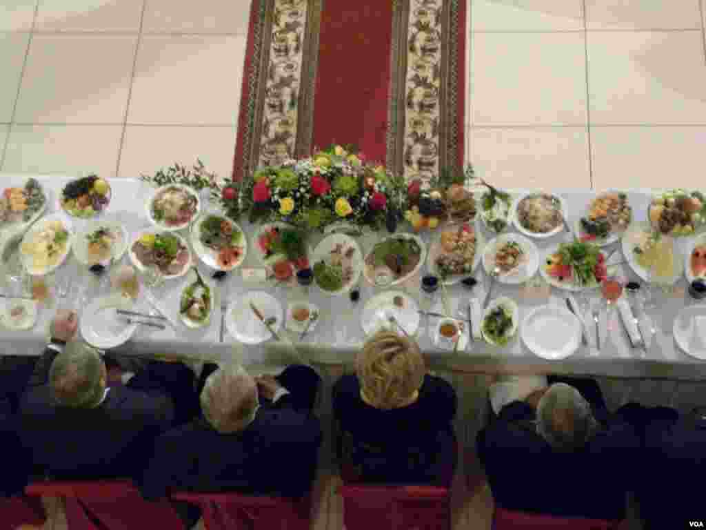 ВИП-ужин в ресторане «Гранд-юрта». Вид сзади