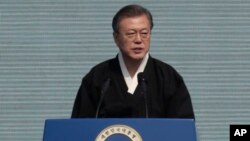 문재인 한국 대통령이 1일 한국 3.1절 100주년 기념식에서 연설하고 있다. 