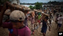 မြန်မာကလေးလုပ်သားများ။ (ယခင်မှတ်တမ်းဓာတ်ပုံ)