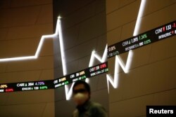Layar menampilkan indeks pasar saham di Bursa Efek Indonesia (BEI), seiring berlanjutnya wabah penyakit coronavirus (COVID-19), di Jakarta, Indonesia, 8 September 2020. (REUTERS / Willy Kurniawan)