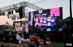 Members of the Cambodia Identity Product mobile app, from left, Yos Serei Sabda, Chea Socheata, Lorn Dara Soucheng, Sorn Leza and Phan Chan Mariya, receive their certificate of participation as finalists ini the Technovation Challenge World Pitch Summit competition at Google headquarters in Mountain View, Calif., Aug. 10, 2017. (S. Soeung/VOA Khmer)