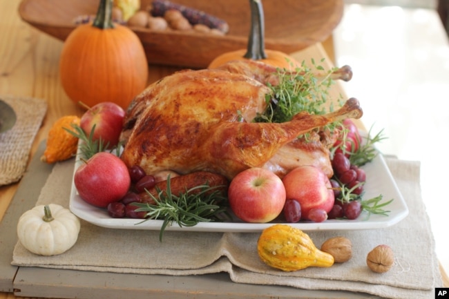 This Oct. 12, 2015, photo shows a roasted Thanksgiving turkey in Concord, New Hampshire, United States. (AP Photo/Matthew Mead)