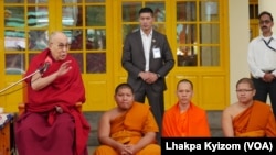 西藏精神领袖达赖喇嘛在印度达兰萨拉讲话。（资料照片）