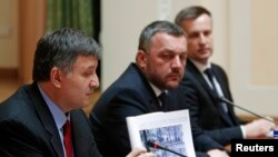 Ukraine's Interior Minister Arsen Avakov presents documents of the investigation as acting Attorney General Oleh Makhnitsky and Chief of the Security Service of Ukraine (SBU) Valentyn Nalyvaichenko (L-R) listen in Kyiv, April 3, 2014.