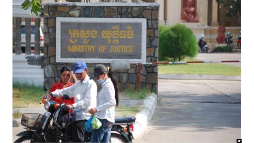 Trụ sở Bộ Tư Pháp Campuchia. Bộ trưởng Tư pháp Ang Vong Vathana là người Campuchia duy nhất có tên trong hơn 11 triệu tài liệu bị tiết lộ của công ty luật Mossack Fonseca.