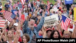 Manifestantes a favor del presidente Donald Trump se reunieron en el National Mall en Washington, el sábado, 16 de septiembre de 2017.
