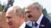 Le dirigeant russe Vladimir Putin et son homologue du Bélarus Alexandre Loukachenko.