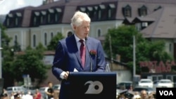 Bivši američki predsednik Bil Klinton govori u Prištini na ceremoniji obeležavanja 20 godina od ulaska NATO snaga, 12. juna 2019.