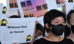 香港电台外判编导蔡玉玲因查册被定罪，她哽咽回应判决令人伤心、难受， 她坚信”查册无罪”、新闻自由无罪 (美国之音/汤惠芸)