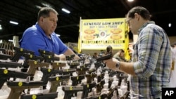 Građani Floride poseduju 450.000 komada registrovanog vatrenog oružja.To je drugi najveći broj u zemlji, posle Teksasa.