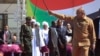 Les pro-Béchir dans la rue, lacrymogène contre les antigouvernementaux au Soudan