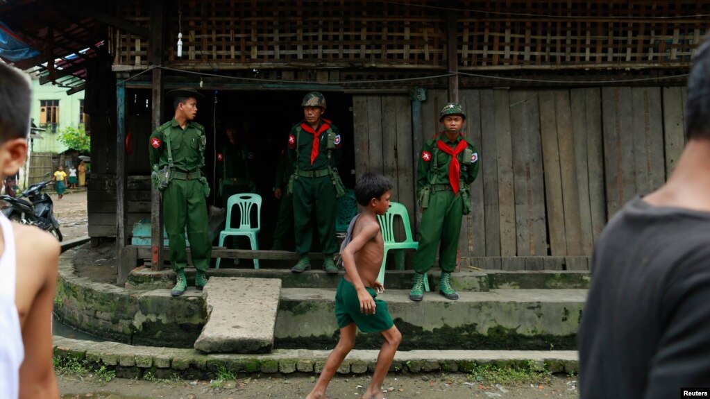 စစ္ေတြၿမိဳ႕မွာ ျမန္မာစစ္တပ္က လံုၿခံဳေရး ယူေနစဥ္