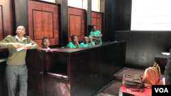 Some of the people arrested after last week’s opposition protest follow proceedings at Harare Magistrates’ Court where the Zimbabwe Lawyers for Human Rights applied for their bail. (C. Mavhunga/VOA)