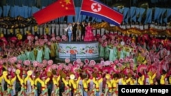 독일 사진작가 줄리아 리브 씨가 출간한 사진집 ‘북한: 익명의 나라’에 실린 사진. teNeues 출판사 제공.