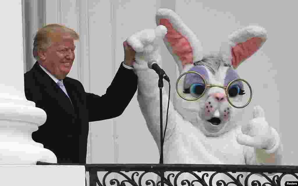 حضور پرزیدنت ترامپ به همراه خرگوش عروسکی به مناسبت عید پاک مسیحیان&nbsp; در کاخ سفید &nbsp;