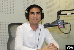 Mr. Dy Khamboly, Director of School of Genocide, Conflicts and Human Rights at Cambodia's Sleuk Rith Institute discusses “40th Anniversary: Importance of Khmer Rouge History for Cambodia's Post-Genocide Generation" on VOA Khmer's New Voices radio call-in
