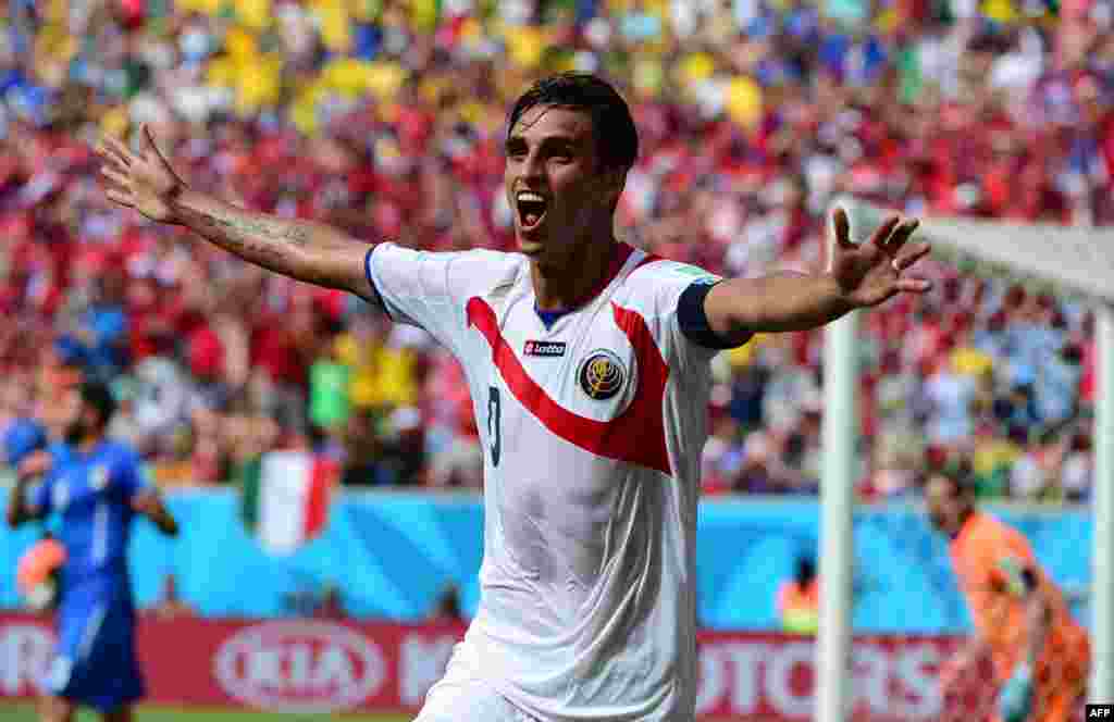 Costa Rica&#39;s forward Bryan Ruiz celebrates after scoring his team&#39;s first goal against Italy at the Pernambuco Arena in the 2014 FIFA World Cup in Brazil.
