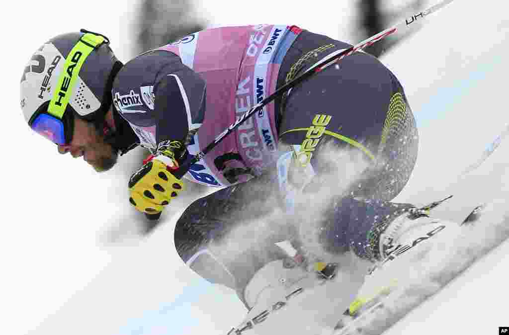 عکسی از اسکی باز نروژی در مسابقات اسکی سرعت در کلرادوی آمریکا