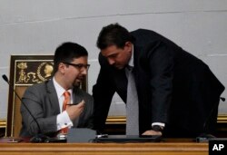 Venezuelan National Assembly Vice President Freddy Guevara, left, speaks with lawmaker Stalin Gonzalez during a session in Caracas, Aug. 19, 2017.