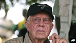 Former US President Jimmy Carter visits a polling station in Juba in southern Sudan, 13 Apr 2010 (file)