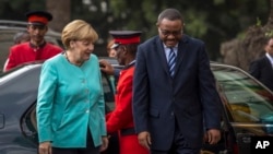 German Chancellor Angela Merkel, left, is welcomed by Ethiopia's Prime Minister Hailemariam Desalegn, as she arrives at the national palace in Addis Ababa, Oct. 11, 2016. 