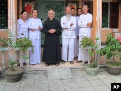Linh mục Phan Văn Lợi, một trong những người ký tên đầu tiên vào thư kêu gọi mọi người tham gia chiến dịch ‘We are One 2015’
