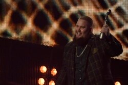Rory Graham menerima penghargaan Brit Awards di O2 Arena, London, 22 Februari 2017.